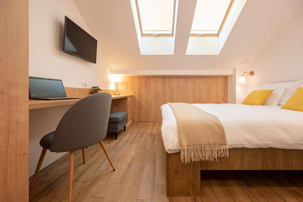 Central Park Rooms Oradea Exterior photo